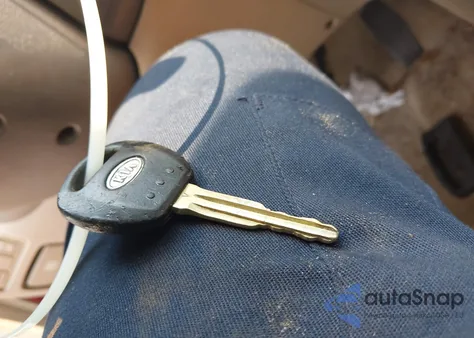 2006 Kia Sedona Ex/Lx from USA, damaged, VIN KNDMB233X66080166